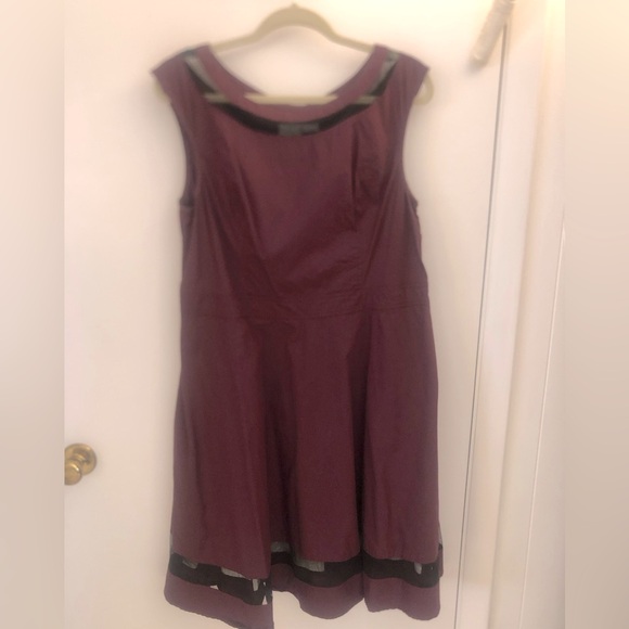Maroon/Augergine knee length dress with mesh detail at collar and hem - Picture 2 of 3